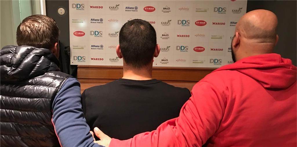 Das Trainer-Duo Reza Hassani und Kevin Großkreutz holt seinen Jungen zu Türkspor Dortmund Das Trainer-Duo Reza Hassani und Kevin Großkreutz holt seinen Jungen zu Türkspor Dortmund