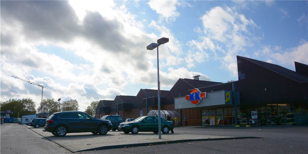 K+K-Geschäftsführer Rolf Klaas bereitet Klage gegen Ansiedlung von E-Center vor Der K+K-Markt an der Ottensteiner Straße ist deutlich sichtbar in die Jahre gekommen. Bevor K+K dort investiert, möchte das Unternehmen Sicherheit, wie es in der Stadt insgesamt weiter geht.
