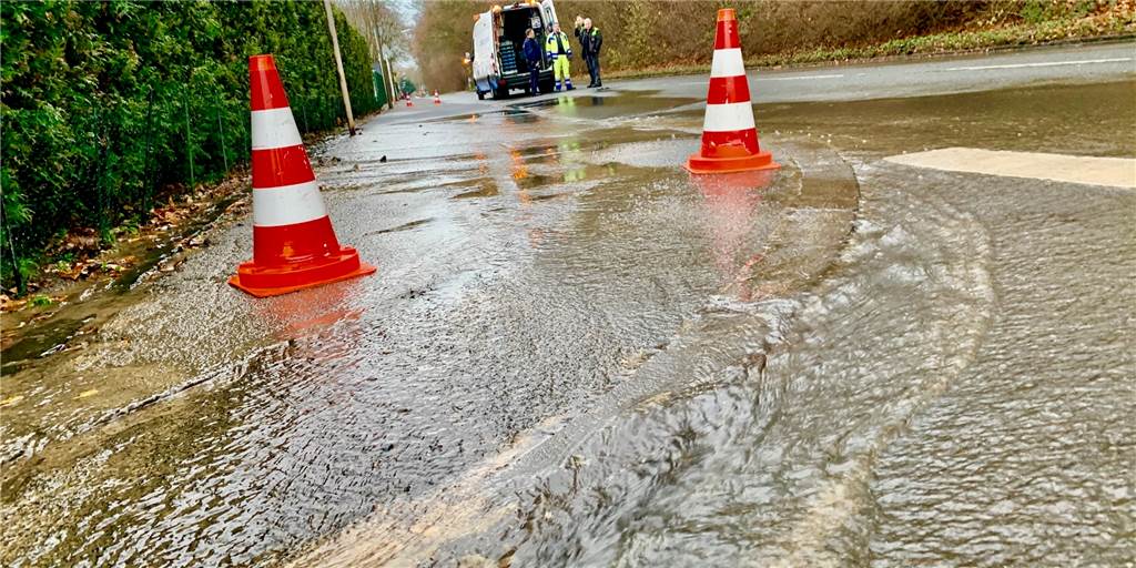 Wasserrohrbruch legt Hauptverbindung im Dortmunder Süden lahm: Behinderungen bis 2020 Wasserrohrbruch legt Hauptverbindung im Dortmunder Süden lahm: Behinderungen bis 2020