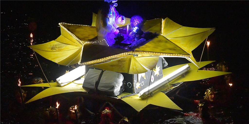 Das können Sie in Lünen unternehmen: Fackelschwimmen, Gahmener Weihnachtsmarkt, Musical