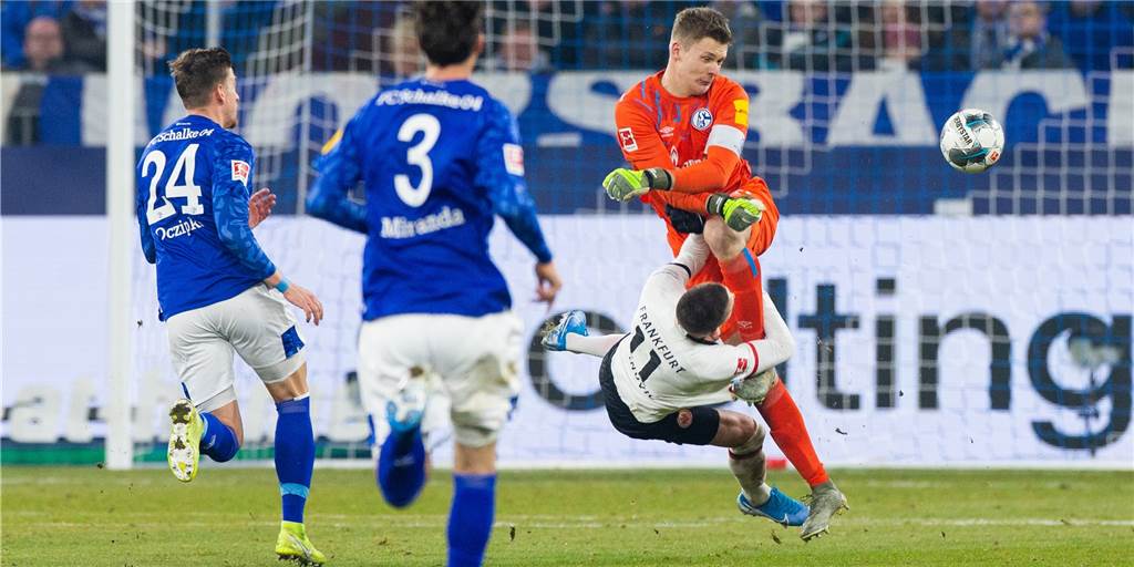 So reagieren Halterns Torhüter auf das Brutalo-Foul von Schalke-Keeper Alexander Nübel So reagieren Halterns Torhüter auf das Brutalo-Foul von Schalke-Keeper Alexander Nübel