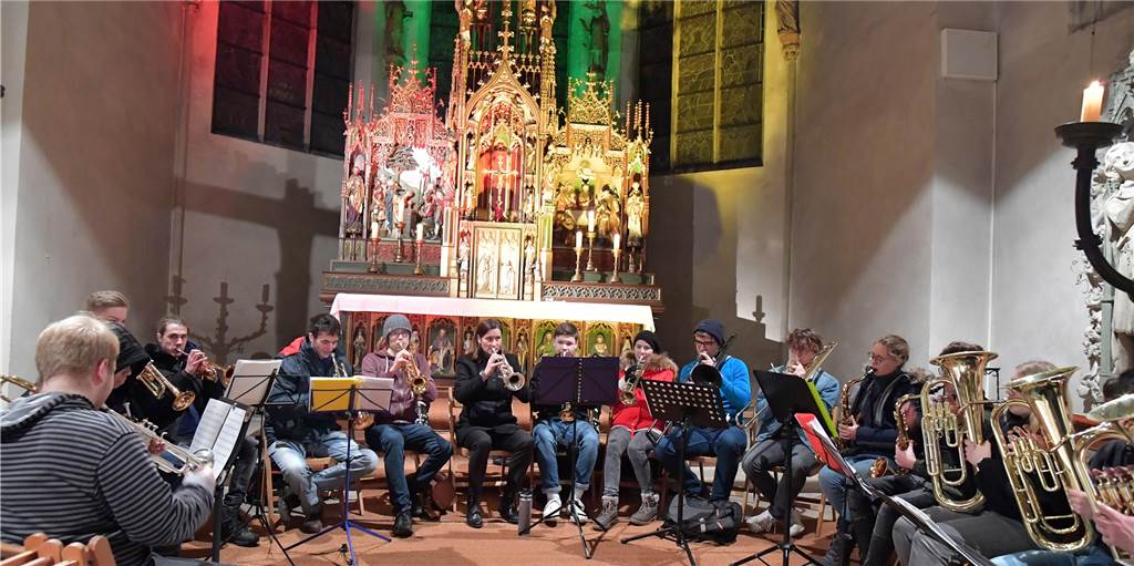 Musikschüler aus zwei Städten erfüllen Stiftskirche zu Cappenberg mit Instrumentenklang Musikschüler aus zwei Städten erfüllen Stiftskirche zu Cappenberg mit Instrumentenklang