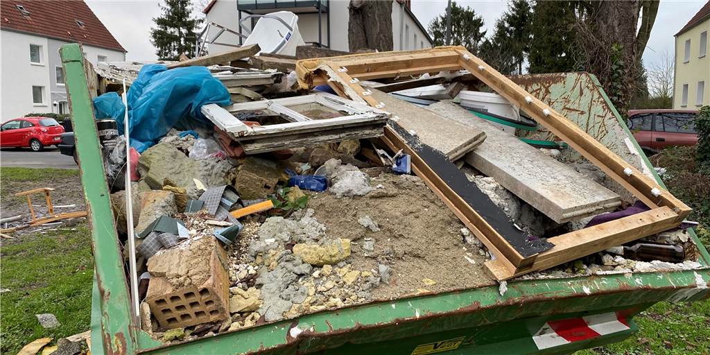 Müll und Ratten: Vonovia-Mieter leben seit Monaten mit Containern vor der Haustür