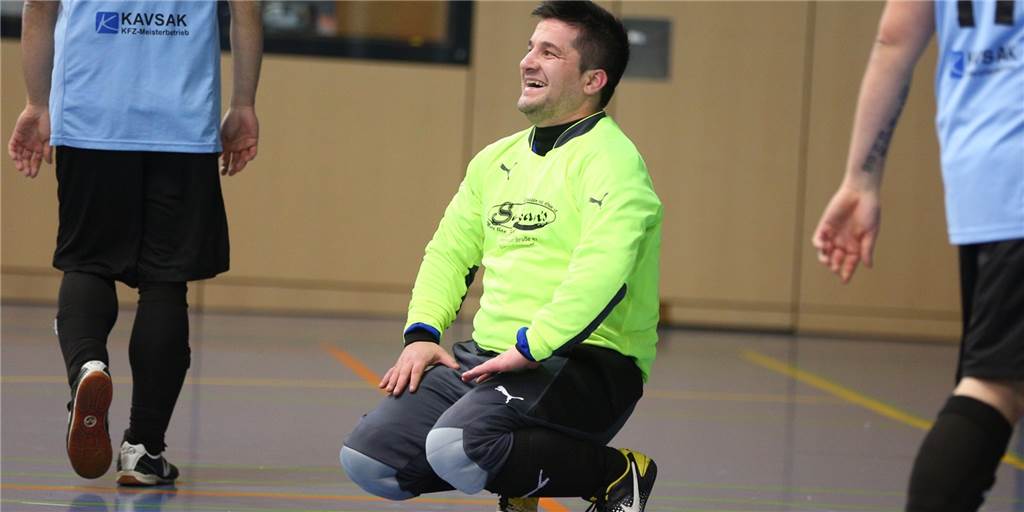 Ahmet Elikalfa braucht einen Engel, einen Fluch und lässt sich einen eigenen Einsatz offen Ahmet Elikalfa braucht einen Engel, einen Fluch und lässt sich einen eigenen Einsatz offen