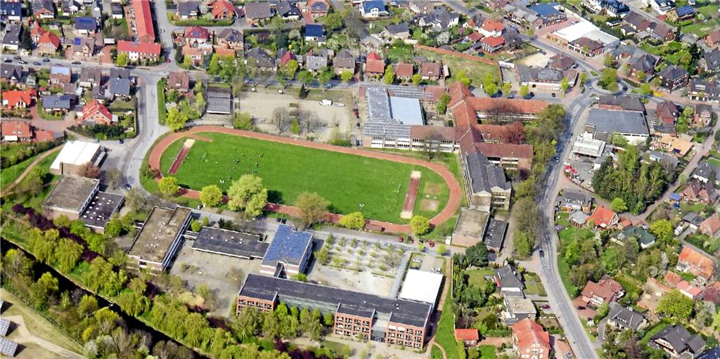 Schulzentrum: Brückenbau und eine Zweifachhalle jenseits der Berkel Die Bürger hatten entschieden, dass das Widukindstadion und die Schulstraße erhalten bleiben. Die vom Rat verabschiedeten Pläne sehen nun den Bau einer Zweifachturnhalle jenseits der Berkel vor.