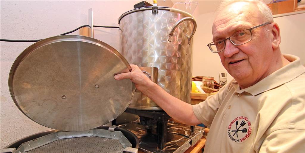 Dortmunder (67) braut eigenes Bier auf 13 Quadratmetern Dortmunder (67) braut eigenes Bier auf 13 Quadratmetern