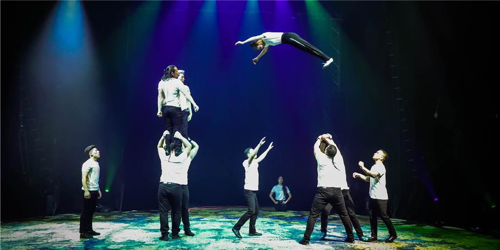 Circus Flic-Flac in Dortmund: Ein fliegender Wahnsinniger und rasende Höllenfahrer Circus Flic-Flac in Dortmund: Ein fliegender Wahnsinniger und rasende Höllenfahrer
