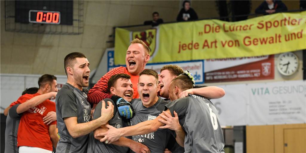 Mit Fotos: BV Brambauer ist Stadtmeister und feiert bis tief in die Nacht Mit Fotos: BV Brambauer ist Stadtmeister und feiert bis tief in die Nacht