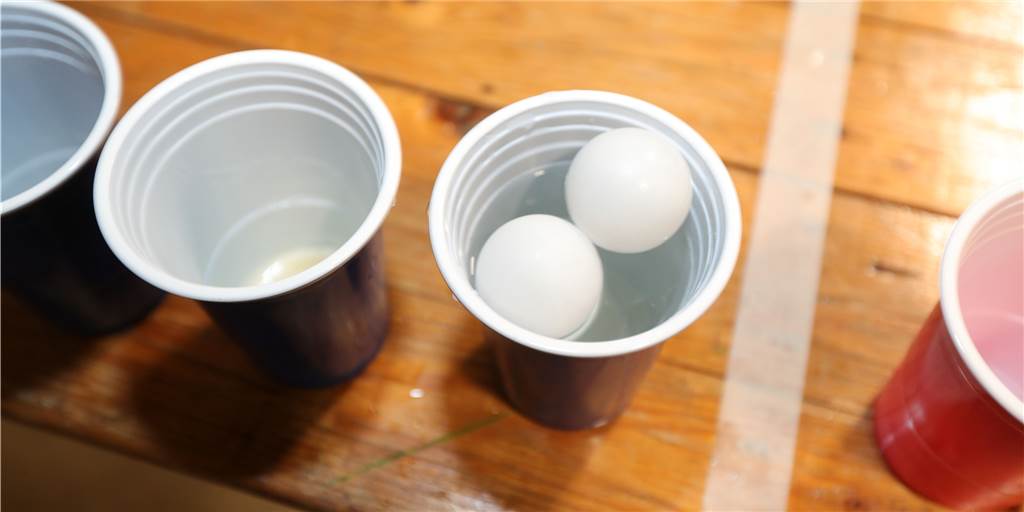 Hullern ganz vorne: Beim zweiten Olfener Beerpong-Turnier ging es aber nicht nur ums Siegen Hullern ganz vorne: Beim zweiten Olfener Beerpong-Turnier ging es aber nicht nur ums Siegen