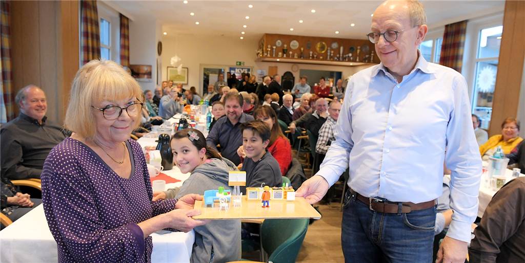 Stehende Ovationen für die gute Seele des Kanu- und Surf-Vereins Schwerte Stehende Ovationen für die gute Seele des Kanu- und Surf-Vereins Schwerte