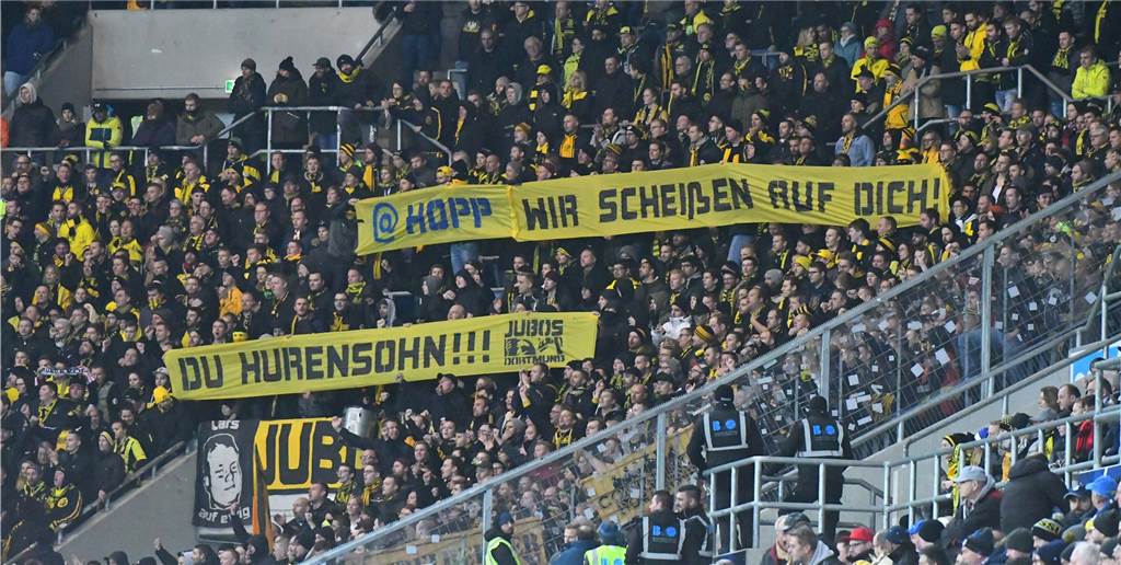Die Beleidigungen einiger BVB-Ultras schaden dem Klub - und den eigenen Zielen Die Beleidigungen einiger BVB-Ultras schaden dem Klub - und den eigenen Zielen