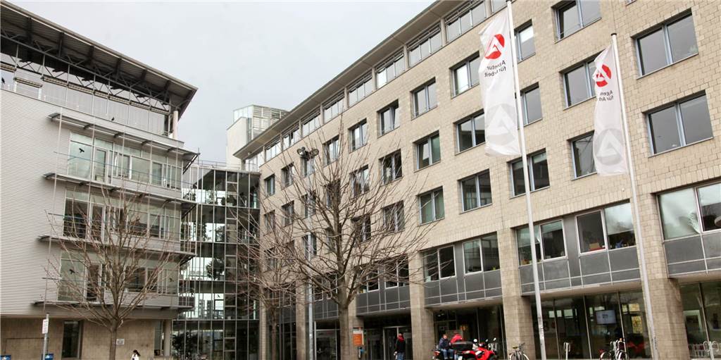Betreuung von Arbeitslosen: 2020 kommen zwei neue Einrichtungen und der „Jobcenterbus“ Betreuung von Arbeitslosen: 2020 kommen zwei neue Einrichtungen und der „Jobcenterbus“