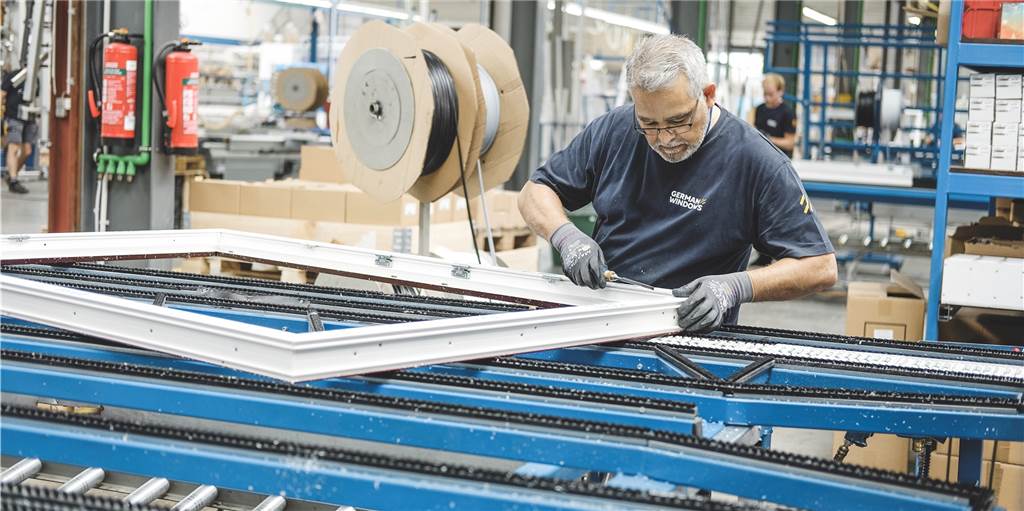 Vom Oedinger Elf-Mann-Betrieb zum Fenster-Spezialisten mit 400 Mitarbeitern in Deutschland Vom Oedinger Elf-Mann-Betrieb zum Fenster-Spezialisten mit 400 Mitarbeitern in Deutschland