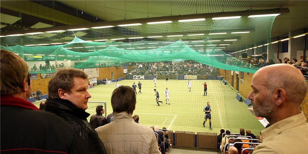 900 Zuschauer boten Kickern 2007 eine große Hallenstadtmeisterschafts-Bühne