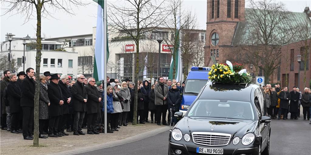 Hunderte Dorstener gaben Schwester Johanna das letzte Geleit Hunderte Dorstener gaben Schwester Johanna das letzte Geleit