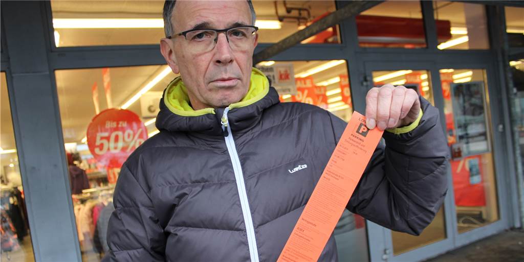 Kurioses Knöllchen vor der Kik-Filiale: 30 Euro Strafe für 10 Minuten parken Kurioses Knöllchen vor der Kik-Filiale: 30 Euro Strafe für 10 Minuten parken