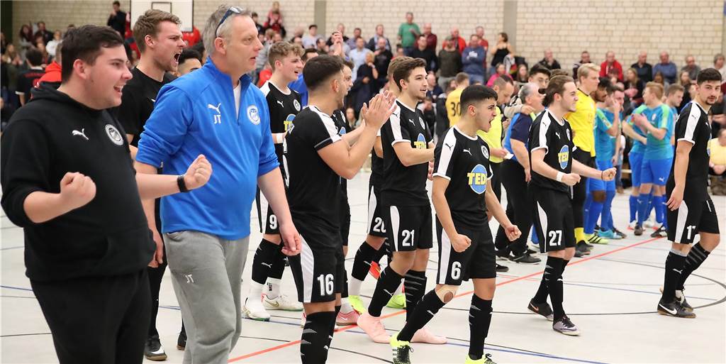 „Fast die ganze Halle war gegen uns“: Brünninghausen überrascht mit extrem jungen Team „Fast die ganze Halle war gegen uns“: Brünninghausen überrascht mit extrem jungen Team