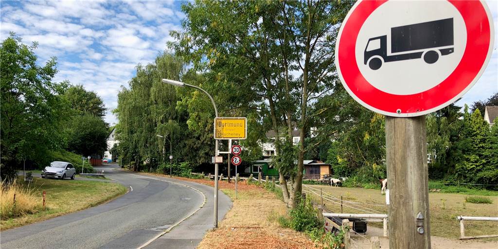 B54-Ausfahrt Hacheney: Bleibt sie oder verschwindet sie? Die Ausfahrt Rügecke der B54 in Hacheney: Lkw dürfen hier eigentlich nicht mehr abfahren.
