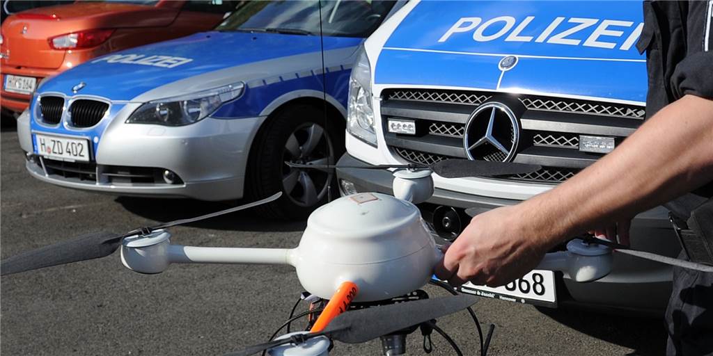 Auf Streife, bei Fahndungen und mehr: Dortmunder Polizei setzt ab Montag Kamera-Drohnen ein Auf Streife, bei Fahndungen und mehr: Dortmunder Polizei setzt ab Montag Kamera-Drohnen ein