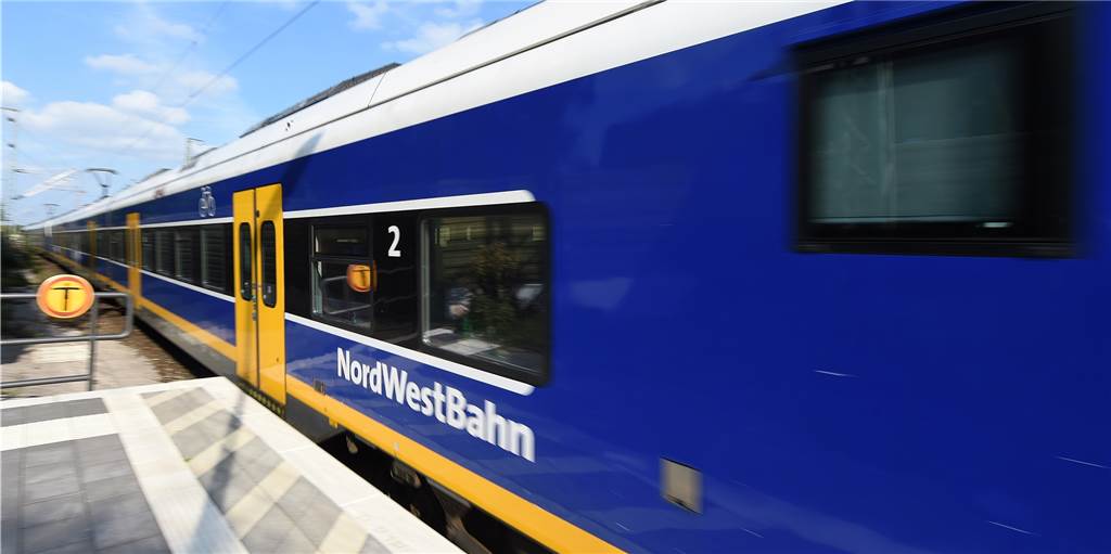Heeker (29) beim Schwarzfahren erwischt: 2100 Euro Strafe statt 12 Euro fürs Ticket Heeker (29) beim Schwarzfahren erwischt: 2100 Euro Strafe statt 12 Euro fürs Ticket