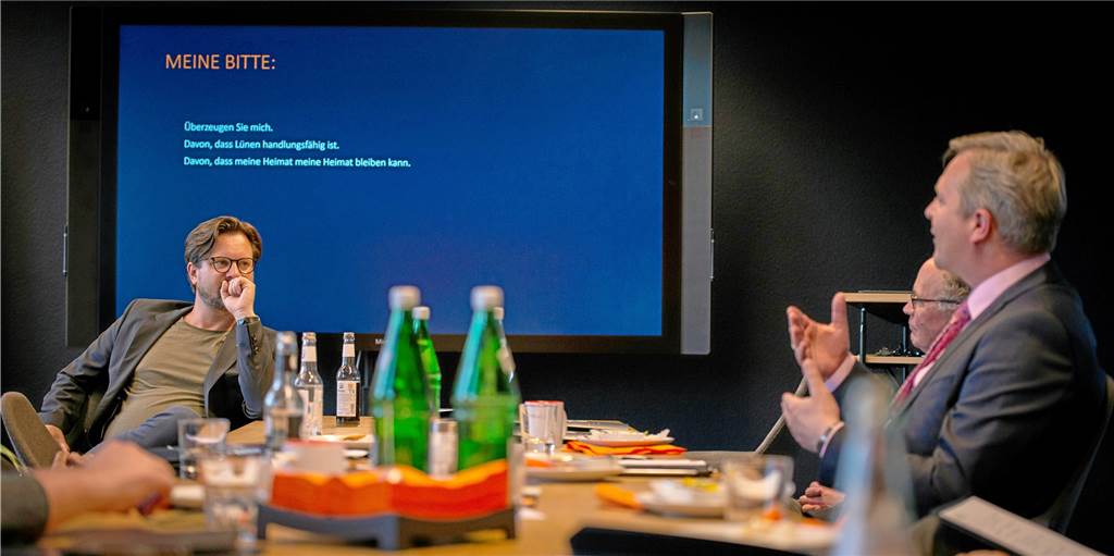 Die Wirtschaftsförderungskommission Lünen war 2018 zu Gast bei Maximago. CEO Daniel Greitens (l.) wollte überzeugt werden. Das hat offenbar nicht geklappt.