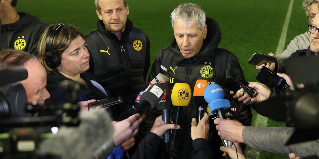 Lucien Favre sieht den BVB weiter als gedacht - aber auch „lächerliche“ Ballverluste Lucien Favre sieht den BVB weiter als gedacht - aber auch „lächerliche“ Ballverluste