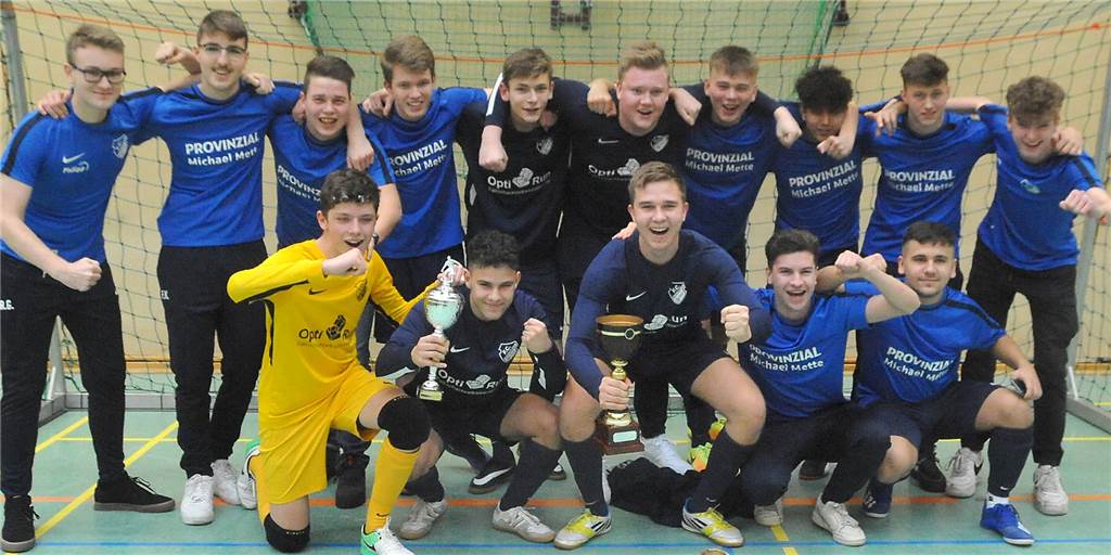 Ein Nachwuchs-Keeper bezahlt Titelgewinn in der Halle mit einem Knochenbruch Ein Nachwuchs-Keeper bezahlt Titelgewinn in der Halle mit einem Knochenbruch