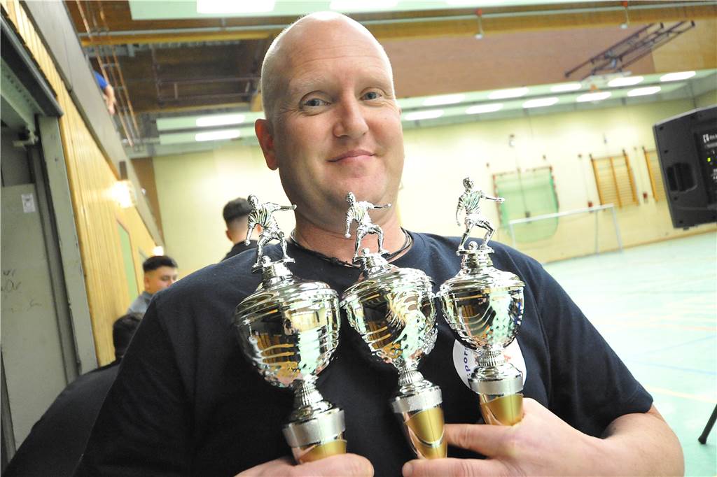 Ein Nachwuchs-Keeper bezahlt Titelgewinn in der Halle mit einem Knochenbruch Ein Nachwuchs-Keeper bezahlt Titelgewinn in der Halle mit einem Knochenbruch
