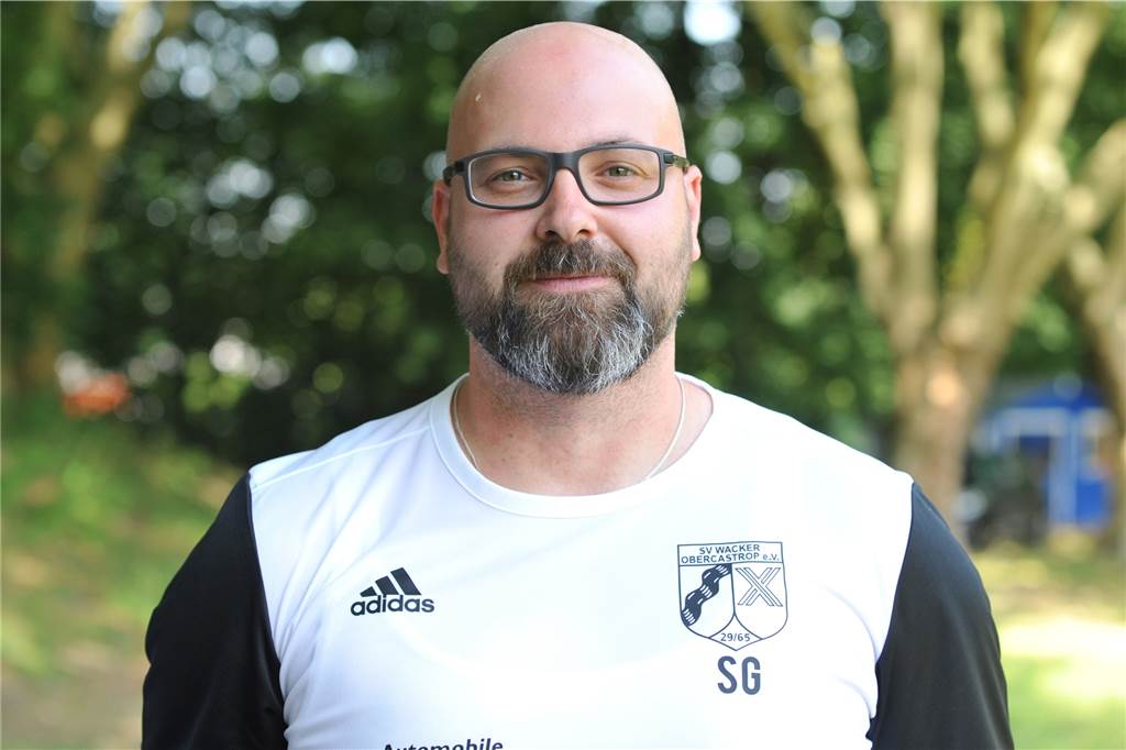 Ein Nachwuchs-Keeper bezahlt Titelgewinn in der Halle mit einem Knochenbruch Ein Nachwuchs-Keeper bezahlt Titelgewinn in der Halle mit einem Knochenbruch