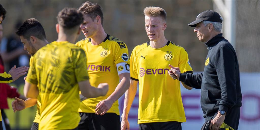 Sogar BVB-Kapitän Marco Reus ist von U23-Spieler Chris Führich beeindruckt Sogar BVB-Kapitän Marco Reus ist von U23-Spieler Chris Führich beeindruckt