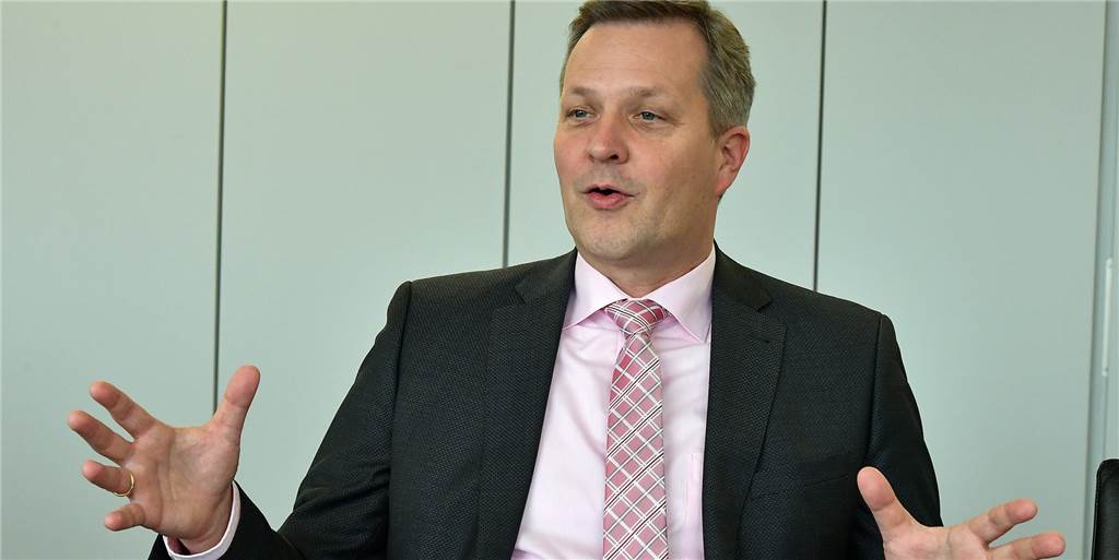 Lünens Bürgermeister Jürgen Kleine-Frauns lehnt Bewaffnung von Kommunalpolitikern ab Lünens Bürgermeister Jürgen Kleine-Frauns lehnt Bewaffnung von Kommunalpolitikern ab