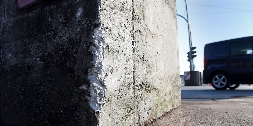 Gefährliche Betonklötze auf der Hörder Straße bleiben noch bis zum Frühjahr – oder länger Gefährliche Betonklötze auf der Hörder Straße bleiben noch bis zum Frühjahr – oder länger