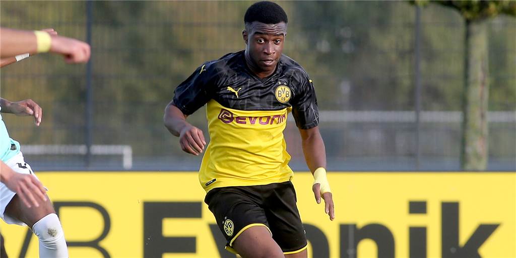 BVB-Talent Youssoufa Moukoko ist gegen den ASC 09 dabei und beeindruckt seine Gegenspieler BVB-Talent Youssoufa Moukoko ist gegen den ASC 09 dabei und beeindruckt seine Gegenspieler