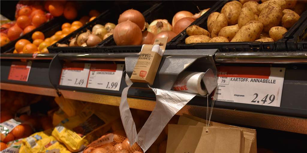 Plastiktüten in Supermärkten: Manche Kunden in Lünen wollen sie immer noch Plastiktüten in Supermärkten: Manche Kunden in Lünen wollen sie immer noch