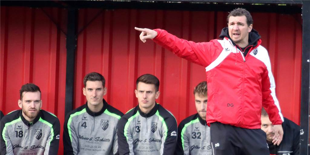 TuS Körnes Trainer Dominik Grobe bleibt - mit einer besonderen Klausel im Vertrag TuS Körnes Trainer Dominik Grobe bleibt - mit einer besonderen Klausel im Vertrag