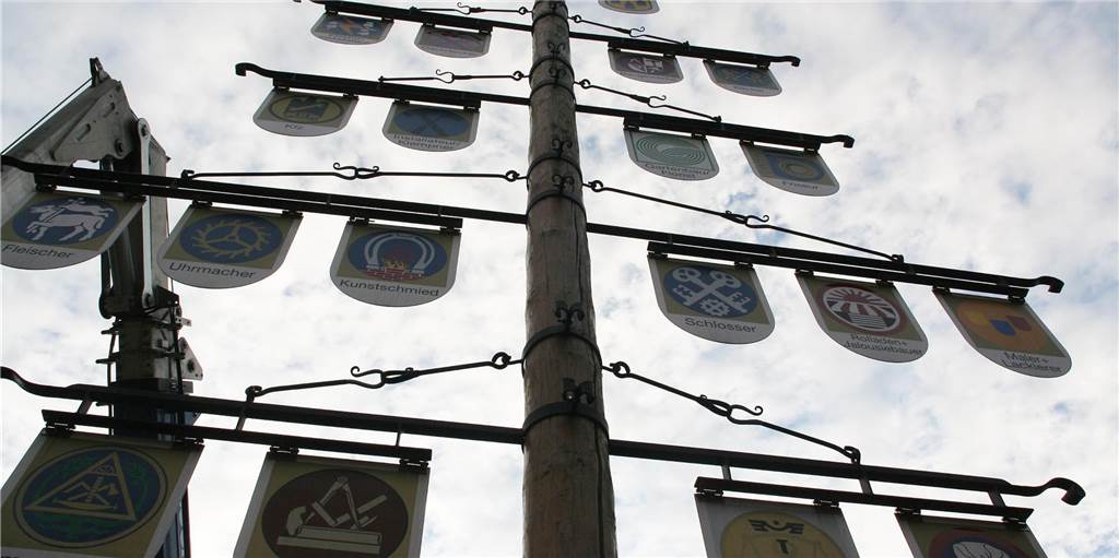 Schützenbruderschaft Südkirchen beteiligt sich an Reparaturkosten für Handwerksbaum Schützenbruderschaft Südkirchen beteiligt sich an Reparaturkosten für Handwerksbaum