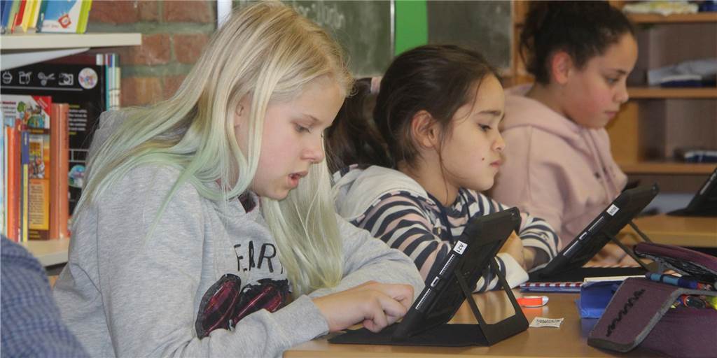 Gesamtschule in Nordkirchen geht innovative Wege: Schüler lernen an der JCS mit iPads Gesamtschule in Nordkirchen geht innovative Wege: Schüler lernen an der JCS mit iPads