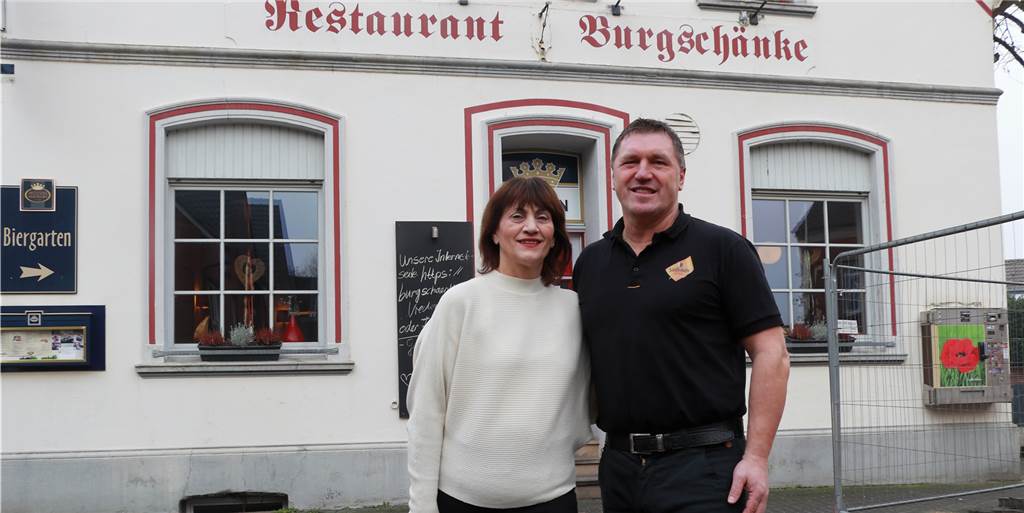 In der Burgschänke gibt es gut gemachte Balkan-Spezialitäten zum frisch gezapften Kölsch In der Burgschänke gibt es gut gemachte Balkan-Spezialitäten zum frisch gezapften Kölsch