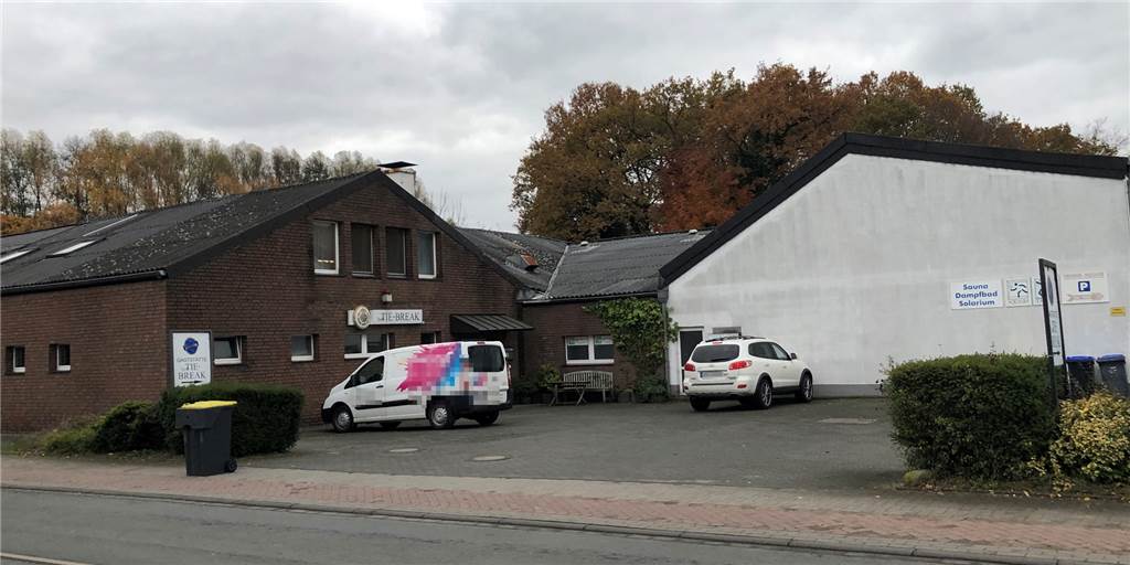 Tennis, Squash und Sauna: In Bork steht ein ganzer Sportkomplex zum Verkauf Tennis, Squash und Sauna: In Bork steht ein ganzer Sportkomplex zum Verkauf