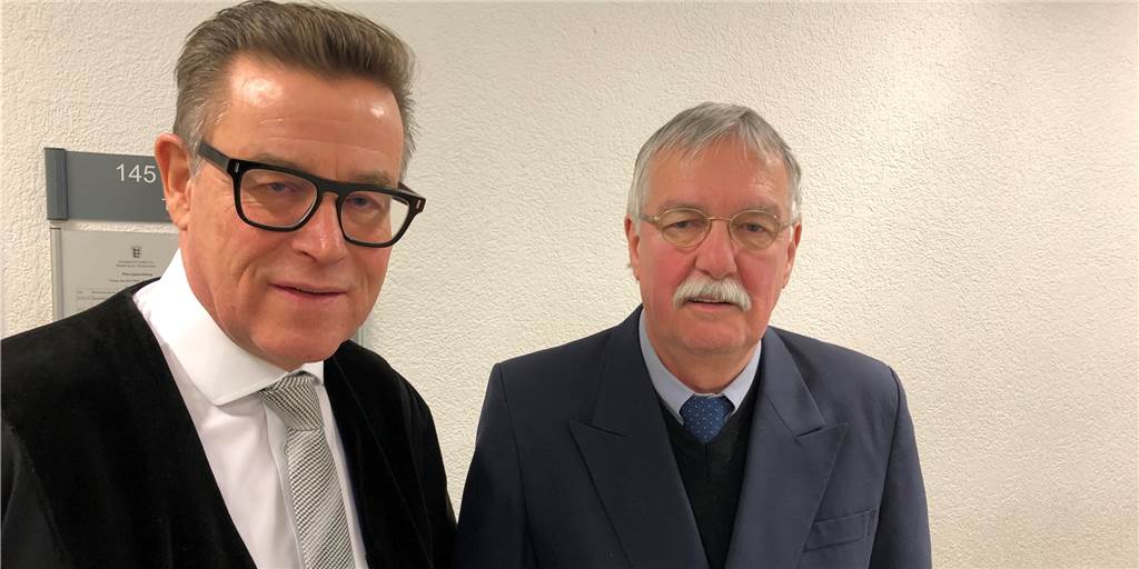 Fragwürdiger Doktortitel und nicht zugelassene Therapie bringen Stadtlohner in Erklärungsnot Norbert Sass (r.) muss sich vor dem Amtsgericht verantworten. Er hat Bildaufnahmen im Gericht zugestimmt.
