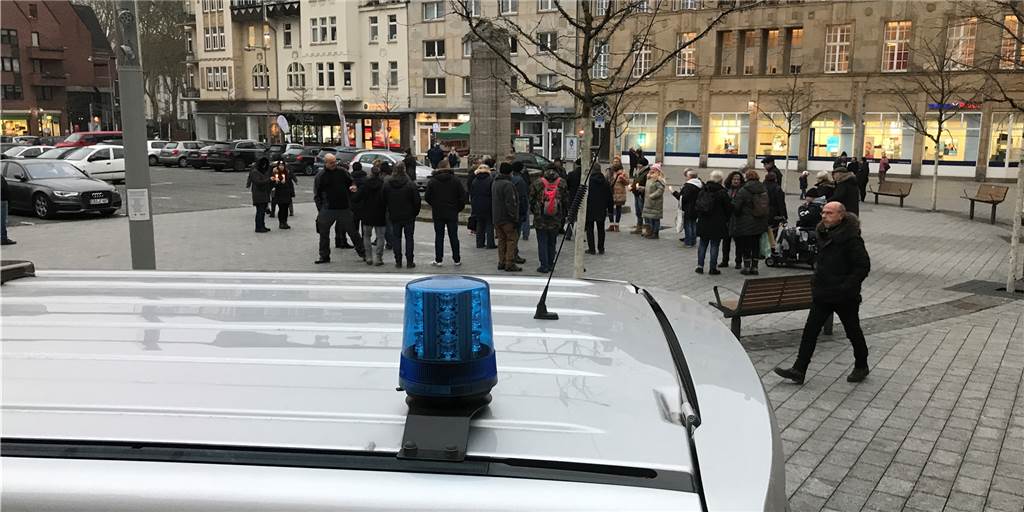Mahnwache gegen Altersarmut: 50 Teilnehmer, viele Sorgen und ein Antisemitismus-Vorwurf Mahnwache gegen Altersarmut: 50 Teilnehmer, viele Sorgen und ein Antisemitismus-Vorwurf