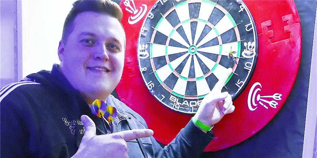 Mit vielen Fotos: Beim Darts-Turnier in Südlohn wurde außerdem kräftig gefeiert Mit vielen Fotos: Beim Darts-Turnier in Südlohn wurde außerdem kräftig gefeiert