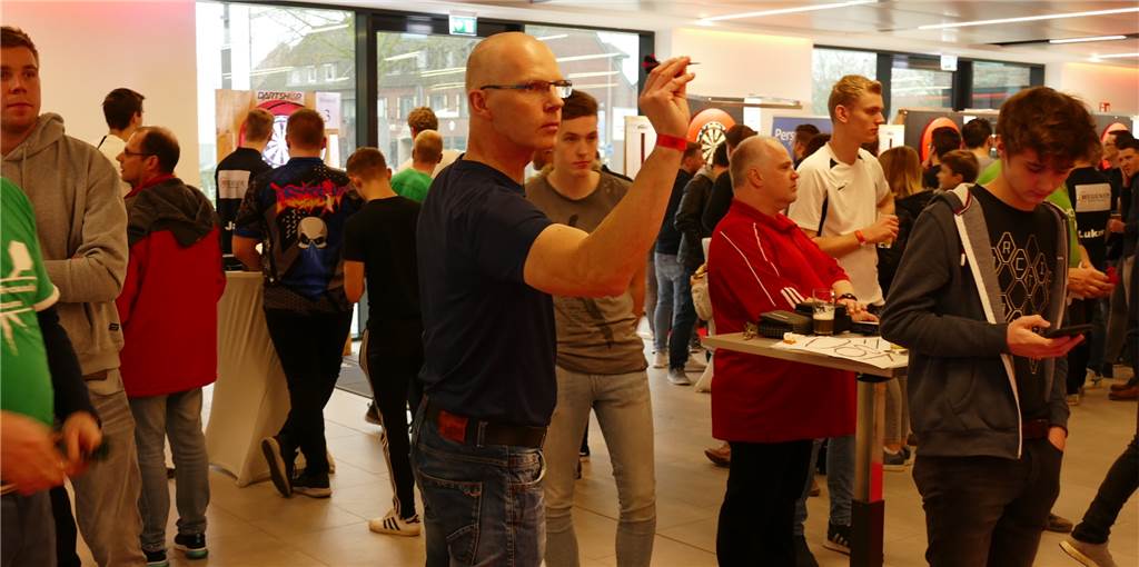 Darts-Turnier im Kulturquadrat ist ein absoluter Volltreffer Darts-Turnier im Kulturquadrat ist ein absoluter Volltreffer