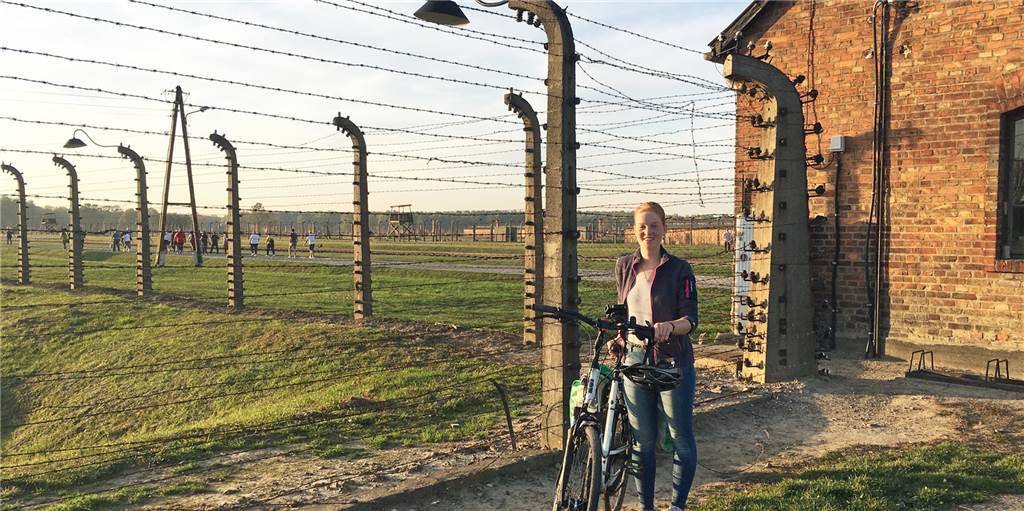 Auf der Suche nach Antworten fuhr Christin Lesker mit dem Rad von Stadtlohn nach Auschwitz