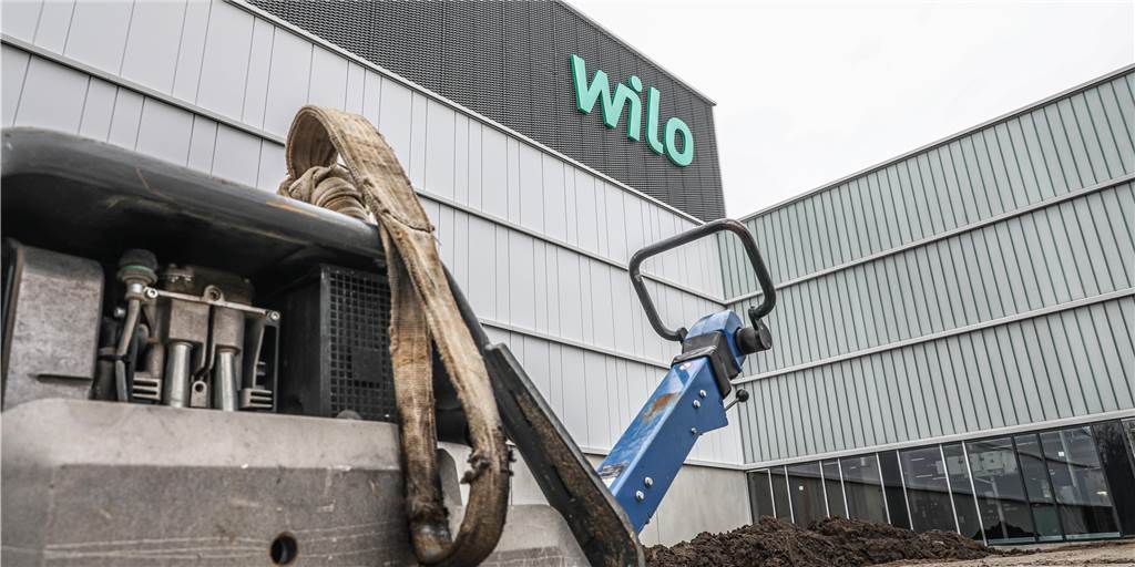 So sieht es in der riesigen neuen Produktionshalle von Wilo aus Noch wird an der Smart Factory von Wilo in Dortmund-Hörde gebaut.