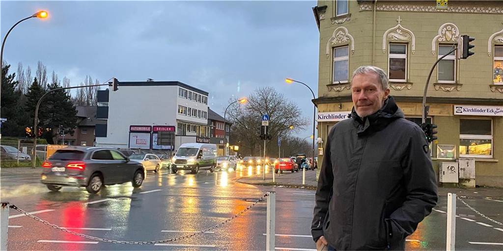Ist Tempo 30 die Lösung für die überlastete Kirchlinder Kreuzung? Hubertus Feldmann war von den Verkehrszahlen für die Kirchlinder Kreuzung so sehr entsetzt, dass er Hilfe von der Politik forderte. Jetzt hat sich die Grünen-Fraktion eingeschaltet.