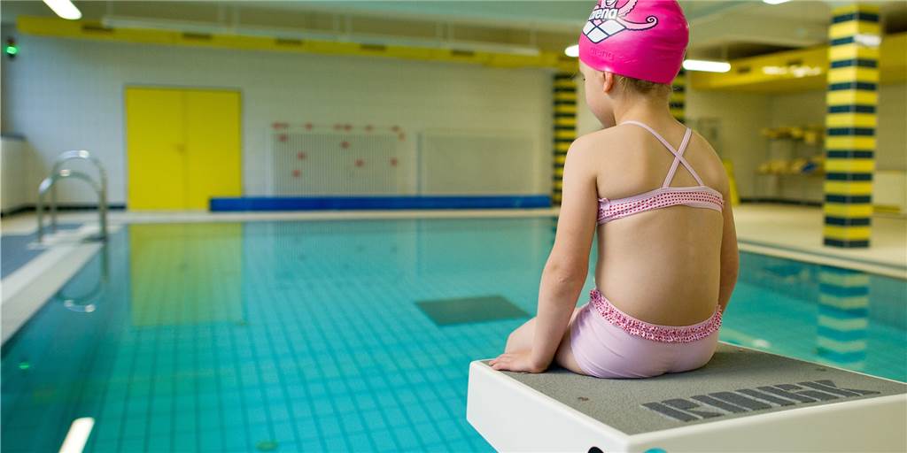 Fürs Seepferdchen-Abzeichen braucht es jetzt mehr als „irgendwie über Wasser bleiben“ Fürs Seepferdchen-Abzeichen braucht es jetzt mehr als „irgendwie über Wasser bleiben“