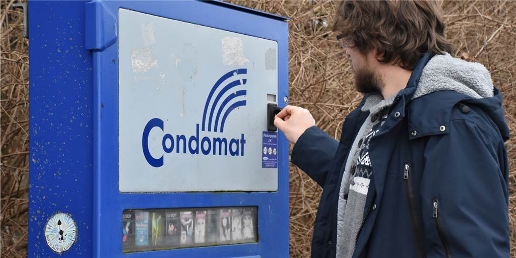 Kondom-Automat in Ahaus hat noch nicht ausgedient – und bietet mehr als nur Präservative In die Jahre gekommen ist der Condomat, der an der Parallelstraße in Ahaus steht. Wer ihn nutzt, sollte Münzgeld dabei haben.
