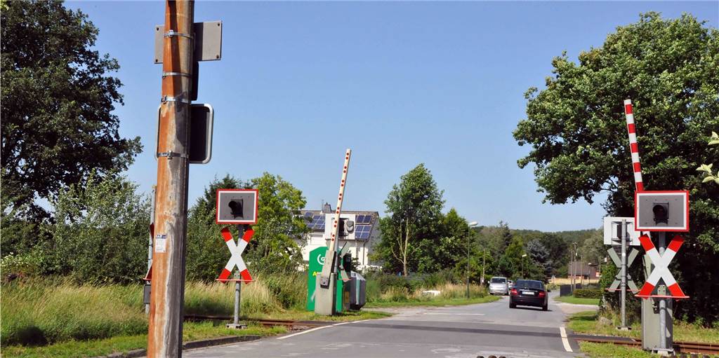 Bahn und Land NRW wollen bis 2029 Bahn-Haltepunkt in Alstedde Nun scheint der Traum vom Bahn-Haltepunkt Alstedde doch noch Realität zu werden. Laut Beschluss von Bahn und Land NRW. Hier zu sehen ist der Übergang am Römerweg.