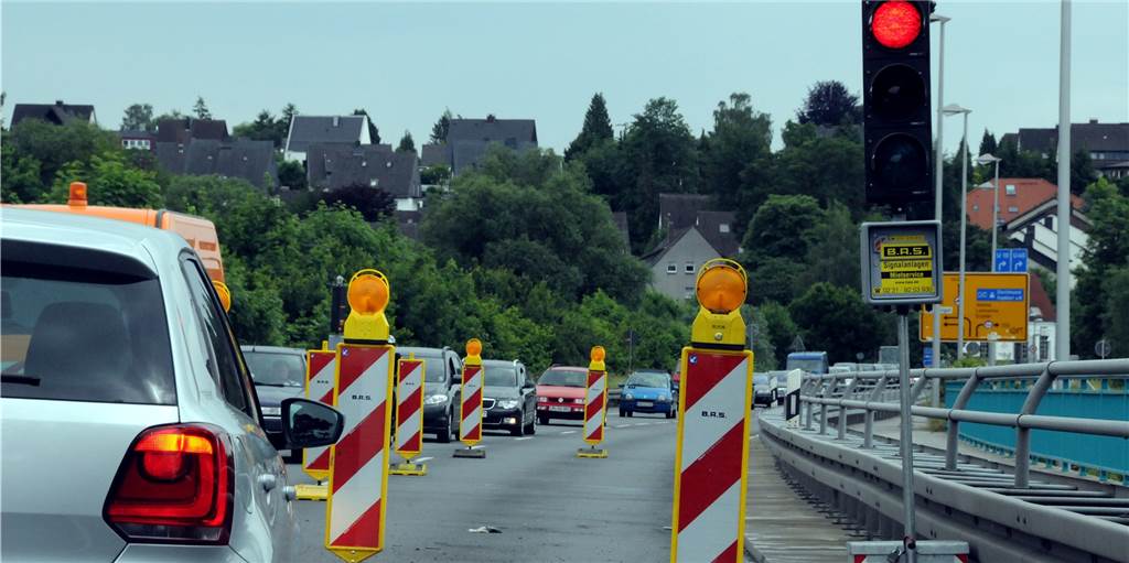 Was würde passieren, wenn die Ruhrbrücke in Schwerte nicht mehr befahrbar wäre? Was würde passieren, wenn die Ruhrbrücke in Schwerte nicht mehr befahrbar wäre?